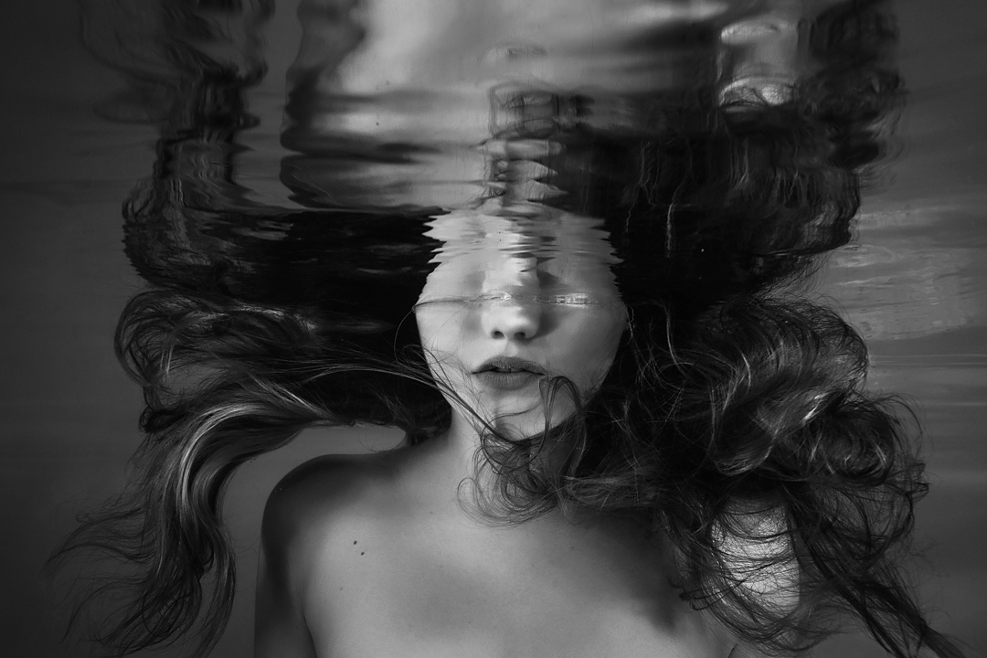 underwater nude boudoir photographer sunshine coast queensland Liz Harlin